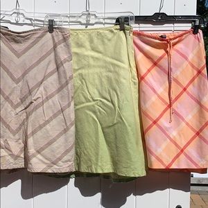 Three Gap linen skirts size 8. (Lot)